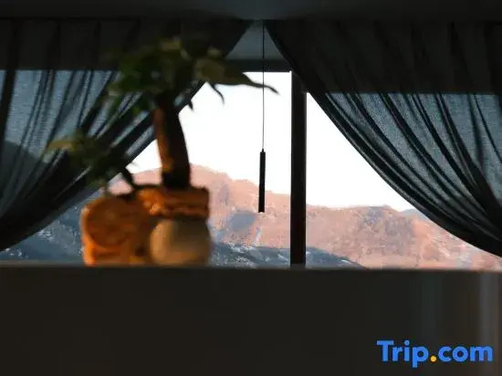 Lux Hotel · Yunju Hotel  in Mingzhai, Wutai Mountain