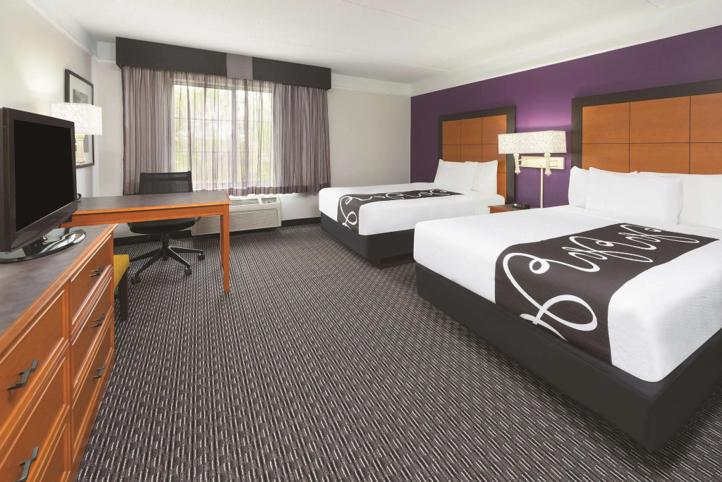 La Quinta by Wyndham St. Louis Westport