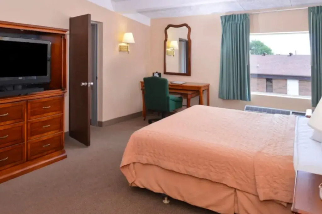 Americas Best Value Inn - Campus View