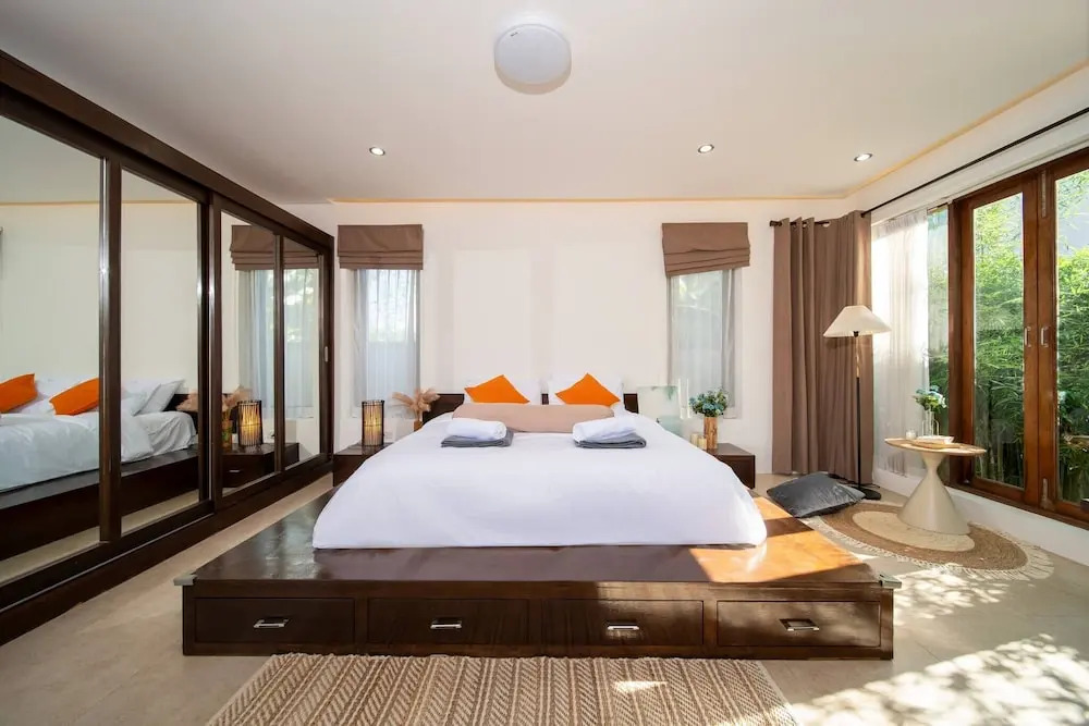 Spacious Private 4 BR Villa With a Working Office