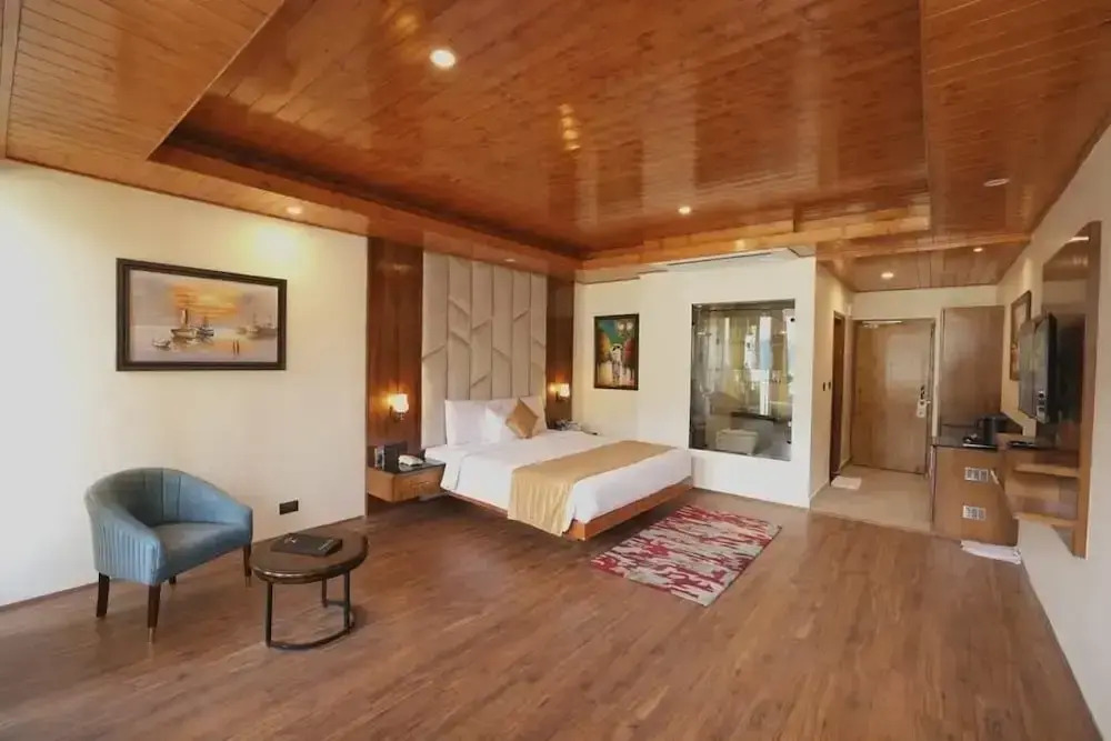 The Whitestone Inn & Suites Manali