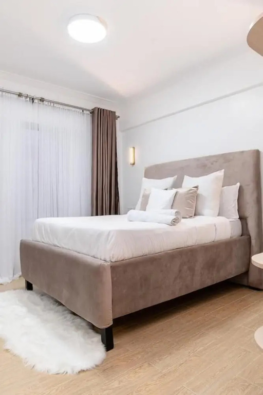 Lux Suites Enzi Heights Apartments