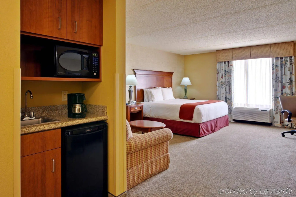 Holiday Inn Express & Suites Bloomington by IHG