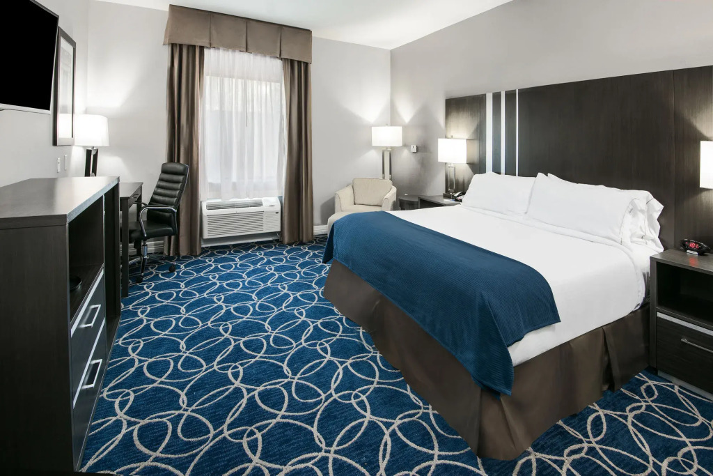Holiday Inn Express and Suites Houston North - IAH Area by IHG