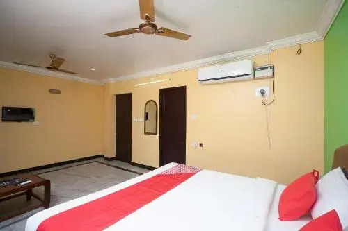 OYO 26746 Sruthi Residency