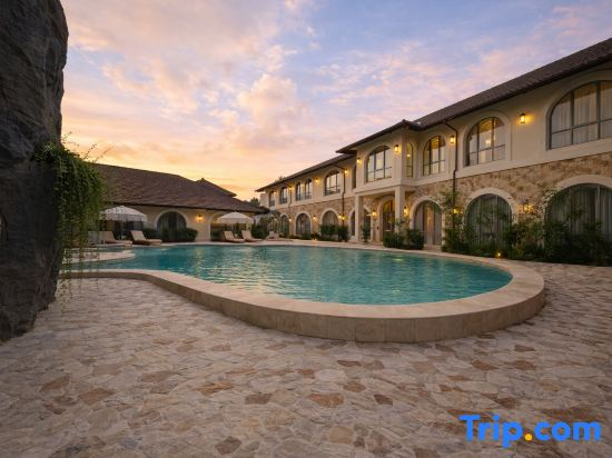 Maison Boheme Modern Apartment & Villa with Pool in Sanur