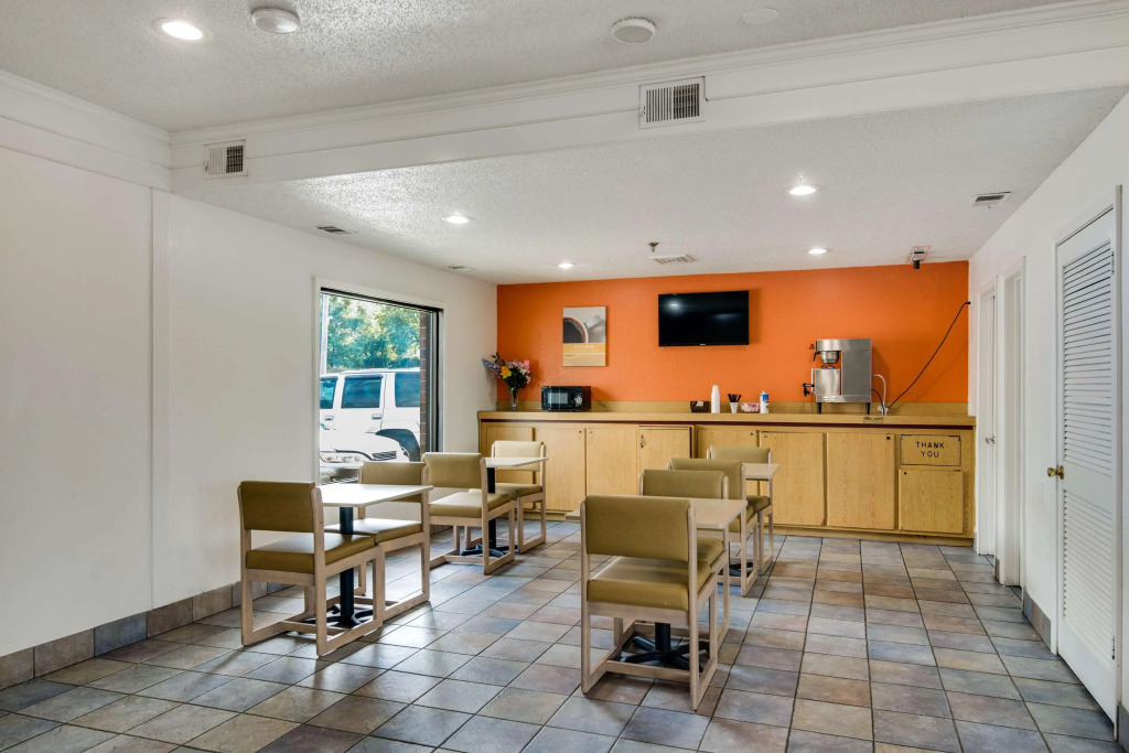Motel 6-Waukegan, IL