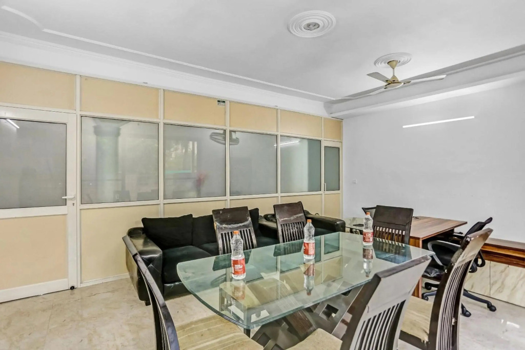 OYO Townhouse 1071 Hotel Metro Inn Residency
