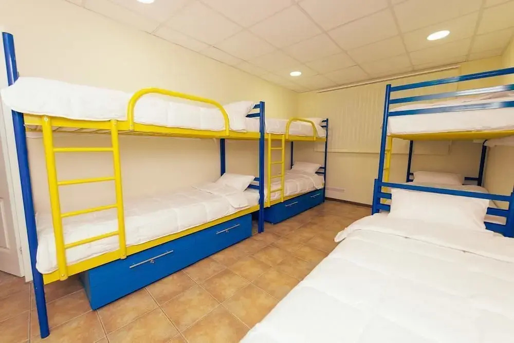 Leader Hostel