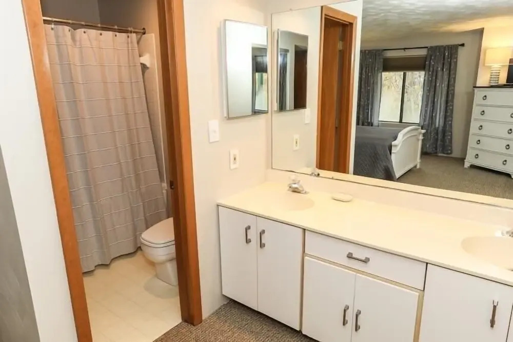 Seven Springs 2 BR Deluxe Condo with Mountain Views by RedAwning