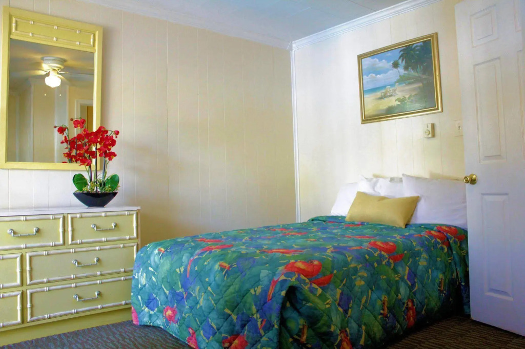 The Burgundy Inn Hotel and Apartments