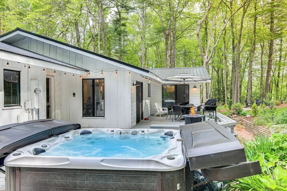 Hendersonville Vacation Rental w/ Private Hot Tub