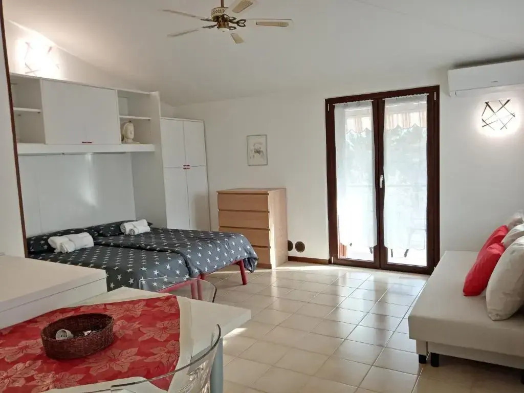 Casa Lugana 1 - Monolocale con piscina fronte lago