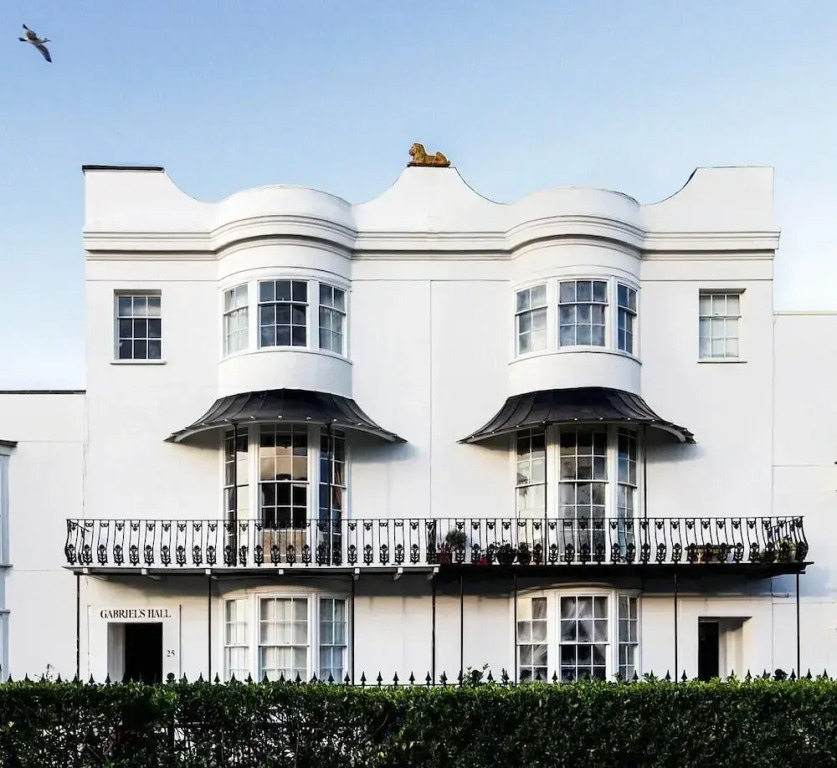 Beautiful 5 Bedroom Regency House / Pets Welcome