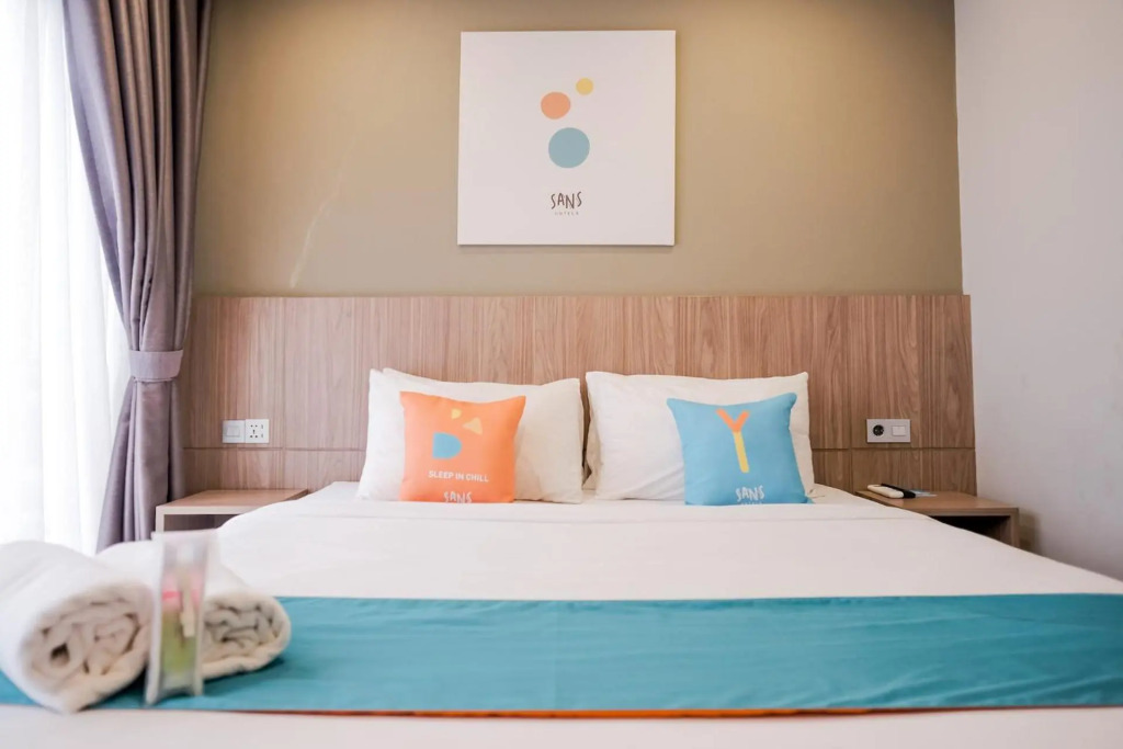 RedDoorz Premium near CBD Puri Indah