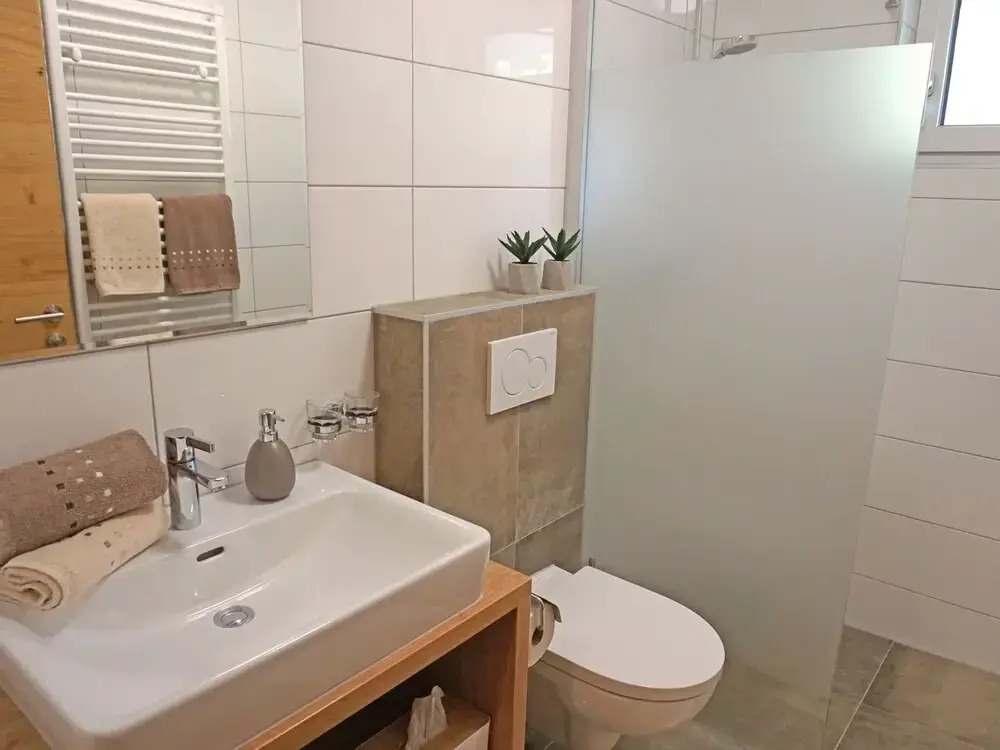 Jonas See in See With 1 Bedrooms and 1 5 Bathrooms