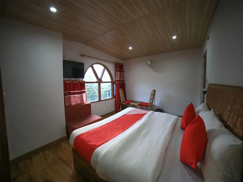 OYO 16801 Paradise Regency