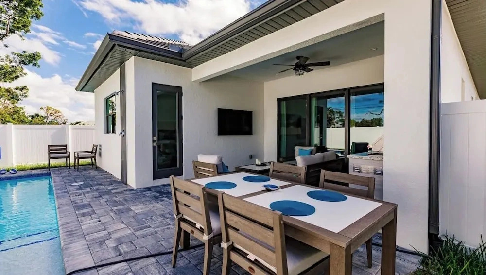 Brisa del Mar by Avantstay 4BR Coastal-modern Retreat + Private Pool + Outdoor Dining Walk to the Gulf + Mercato Minutes Away