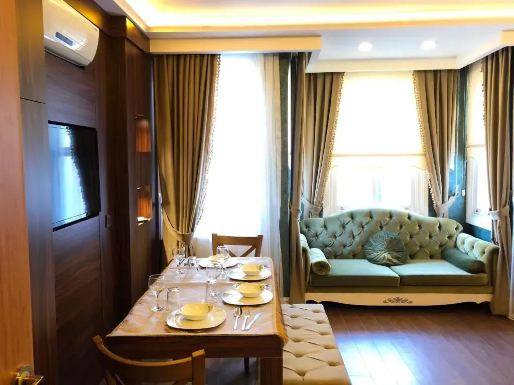 Rose Mansion by Otantik Suites