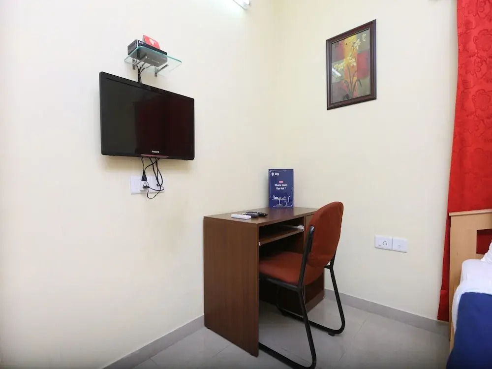 OYO 20014 SilverKey Porur