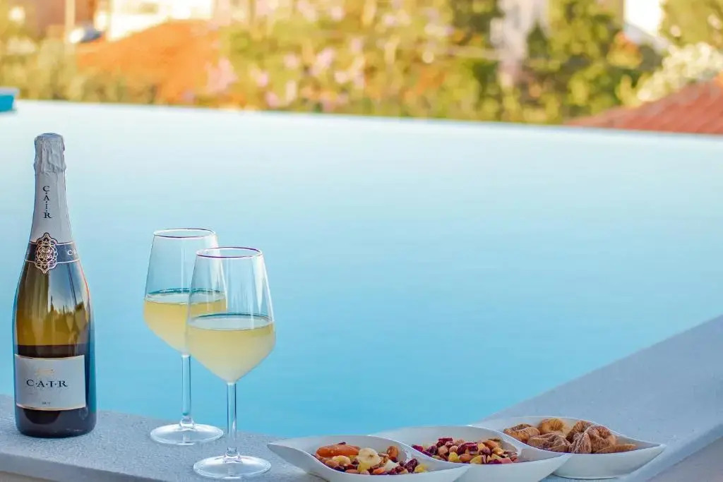 Georgiannas suite with private pool , greysuite