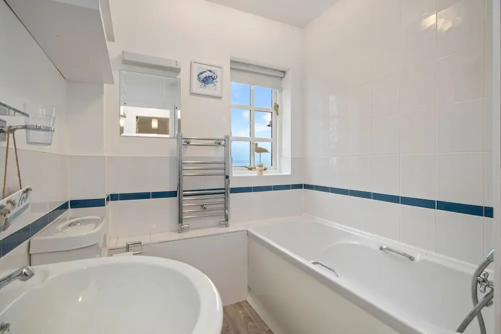 5 Sunny Cove - Direct Beach Access Sea Views