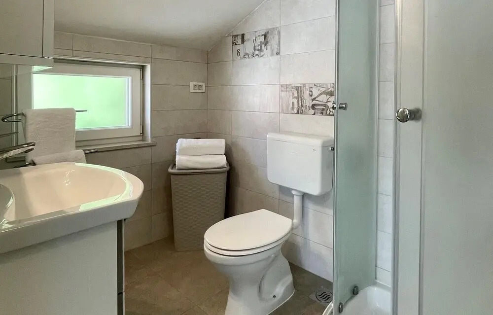 Awesome Home in Erzisce With Wifi and 2 Bedrooms