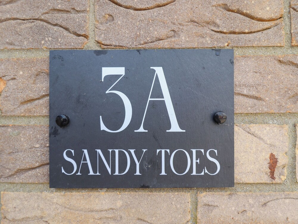 Sandy Toes