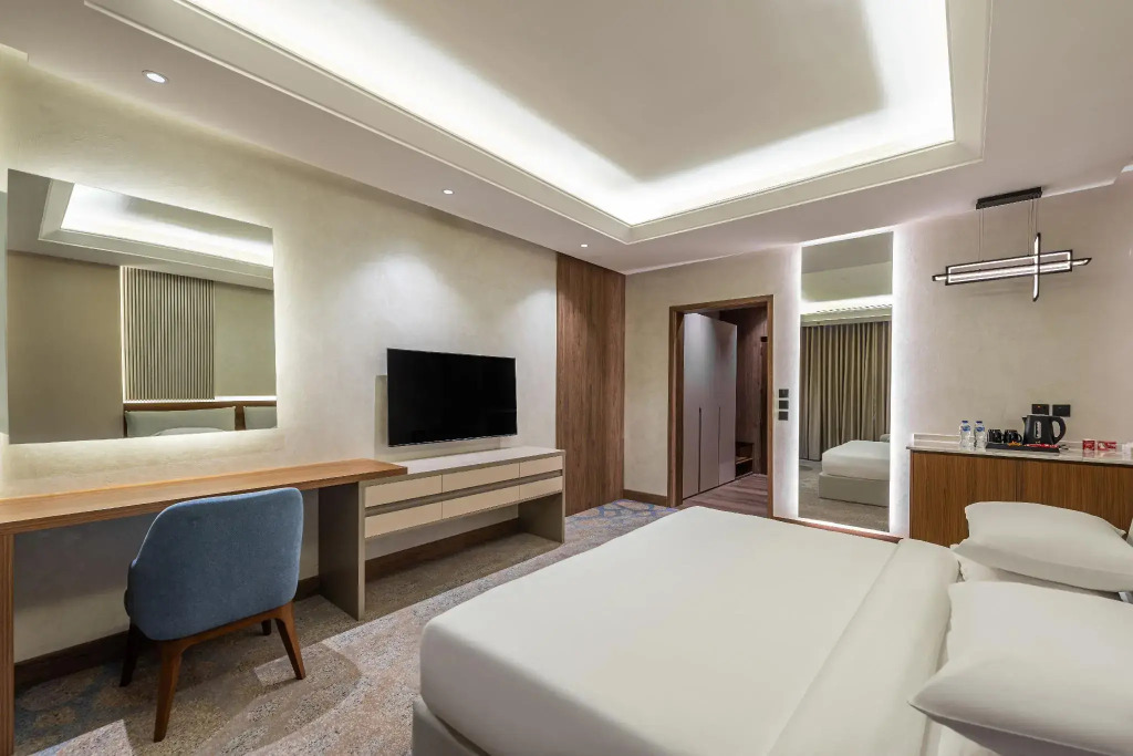 Voyage Hotel & Suites