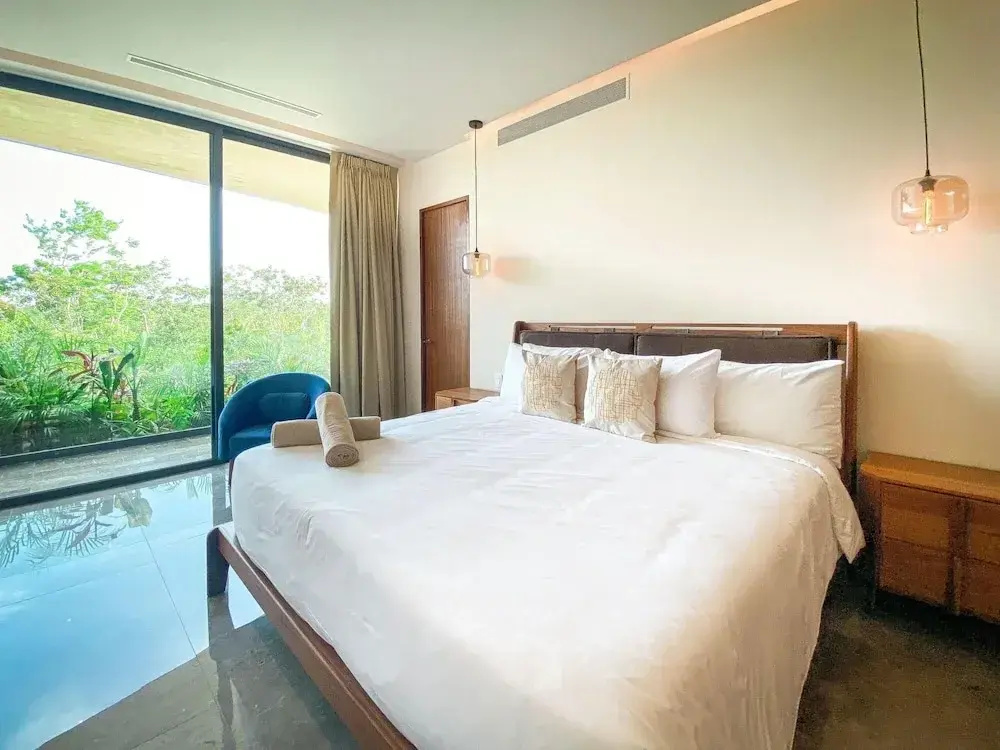 Modern 3 BR Penthouse With Pool View and Free Shuttle to Beach Club Roof Top Pool BBQ Area Yoga Space