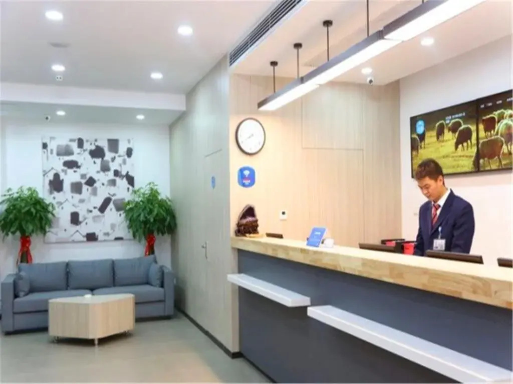 Hanting Express Lanzhou Anning Taohai Market