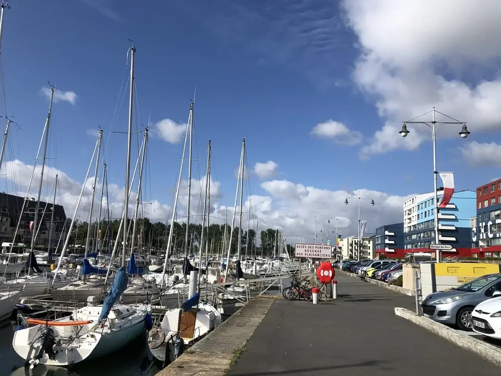 Soleil et Bateaux Superbe Port de Plaisance
