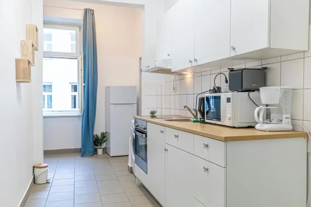 Elegant 2BR Apt Steps from Westbahnhof