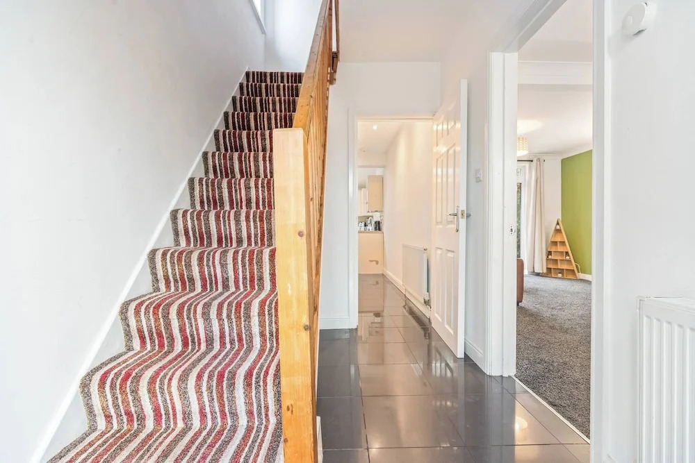 Beautiful 5 Bedroom Home in Coventry 14min to NEC