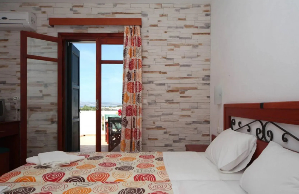 Plaka Hotel II
