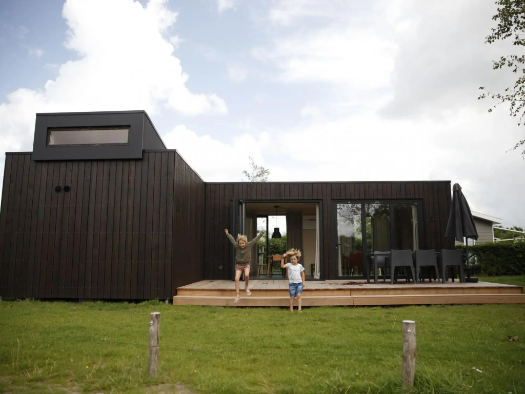 Spaciously Furnished House, Located in a Holiday Park Near the Beach