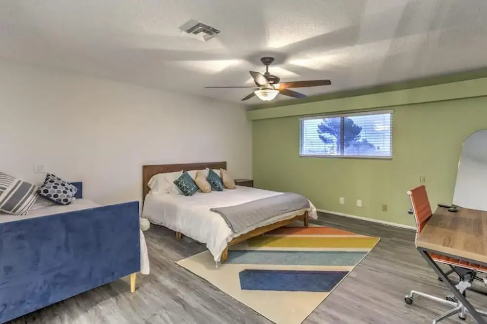 Desert Oasis Las Vegas - Pool 5 Bedrooms 9 Beds