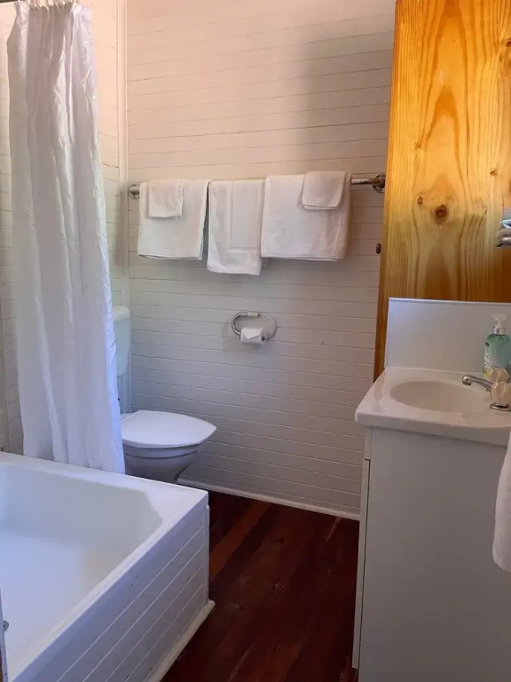 Seaview Holiday Park and  Hostel