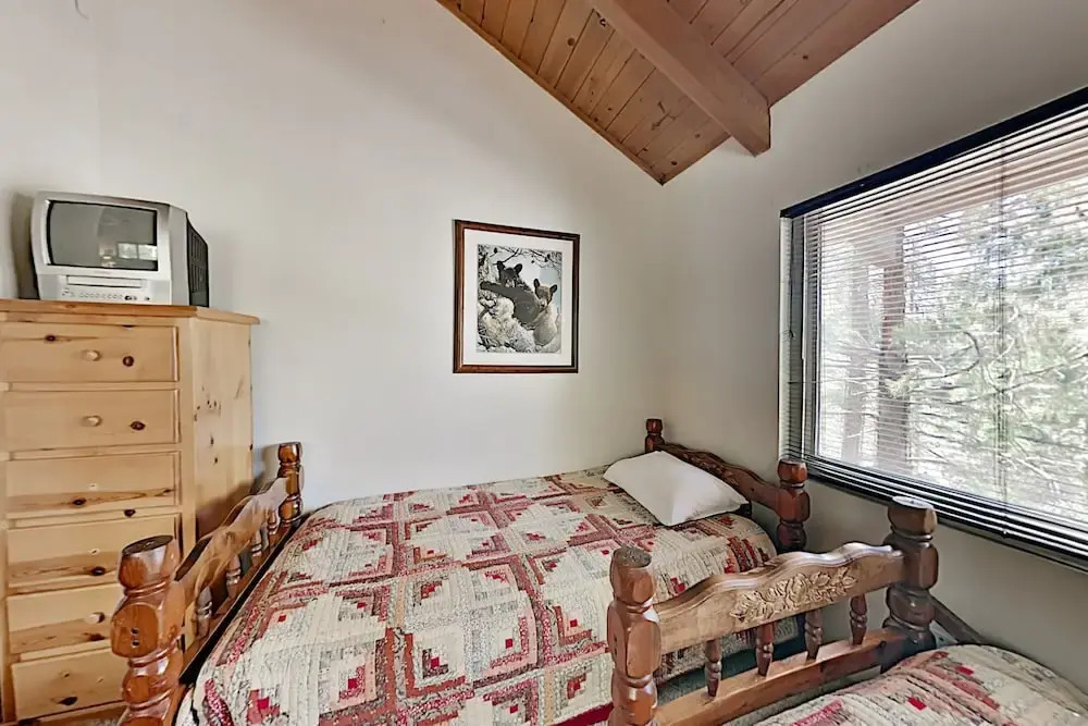 Serene : Forest Views & Wraparound Deck! 3 Bedroom Home