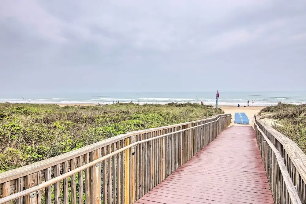 Beach Digs: Walk to Restaurants, Bars & Ocean