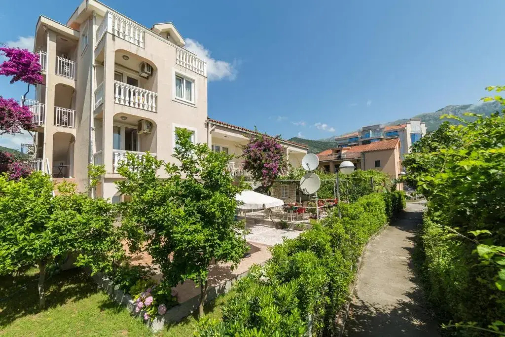 Apartments Elena