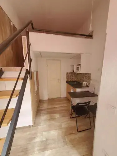 Economy Rooms and Apartments
