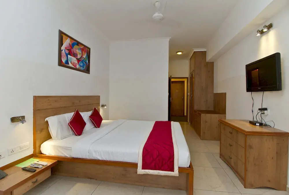 OYO Premium Cunningham Road
