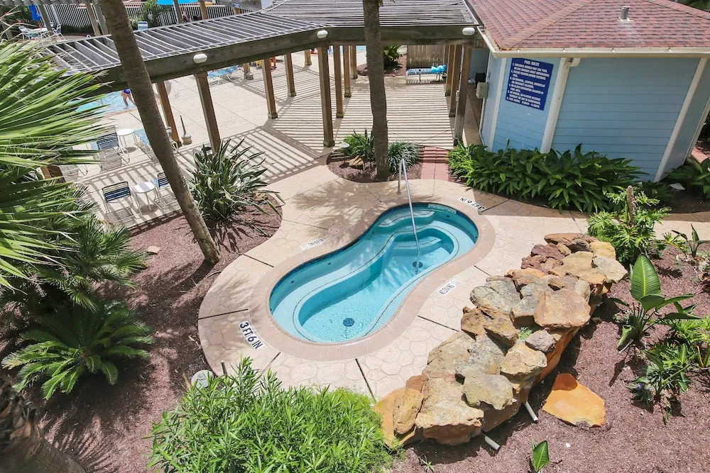 Seascape 2105 1 Bedroom Condo by RedAwning