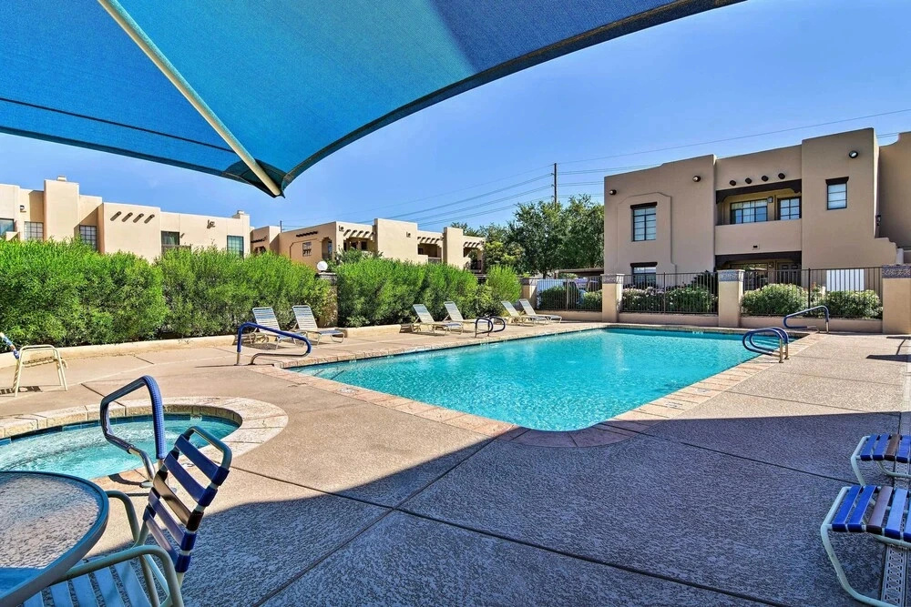 4 Mi to Old Town! Extended Desert Escape w/ Pool