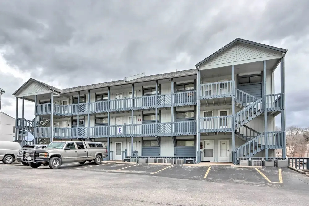 Lake of the Ozarks Views: Osage Beach Condo!