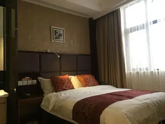 Oriental Holiday Hotel (Zhengzhou Chengdong Road Wenmiao Metro Station)