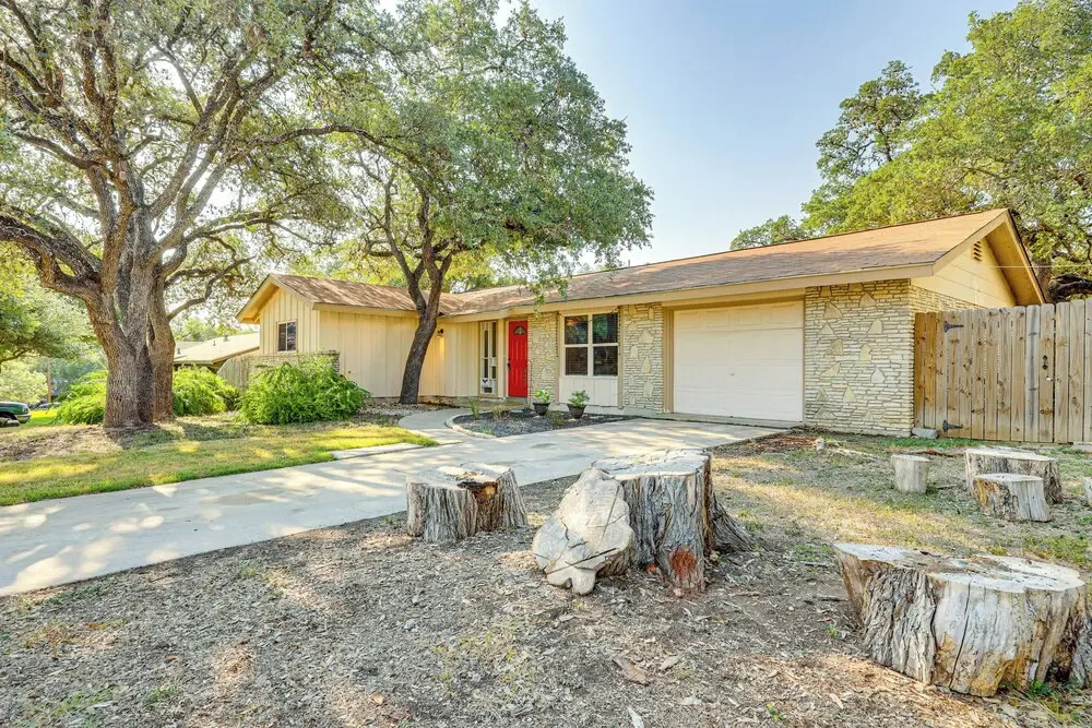 Large Yard: Home 9 Mi to San Antonio River Walk