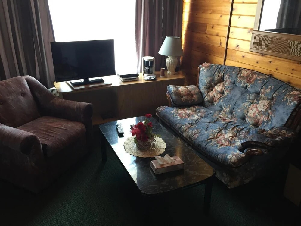 The Hotel at Falcon Lake
