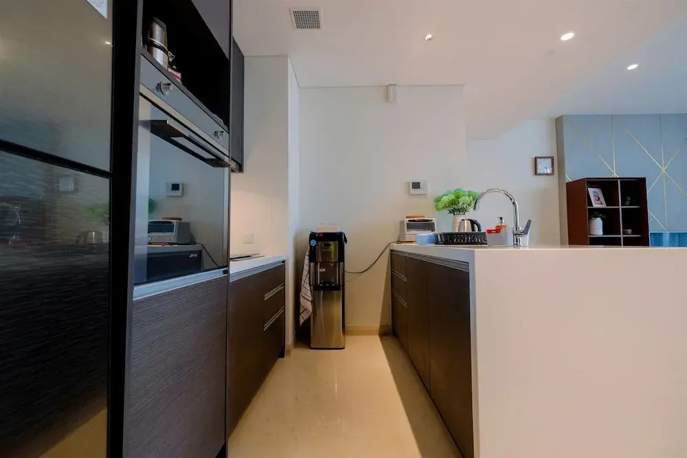 Classy 2BR Casa Domaine Apartment with Maid Room By Travelio